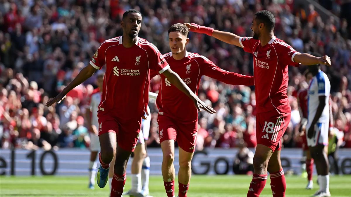 محمد صلاح يُصاب وليفربول يتخطى كريستال بالاس بصعوبة في الدوري الإنجليزي