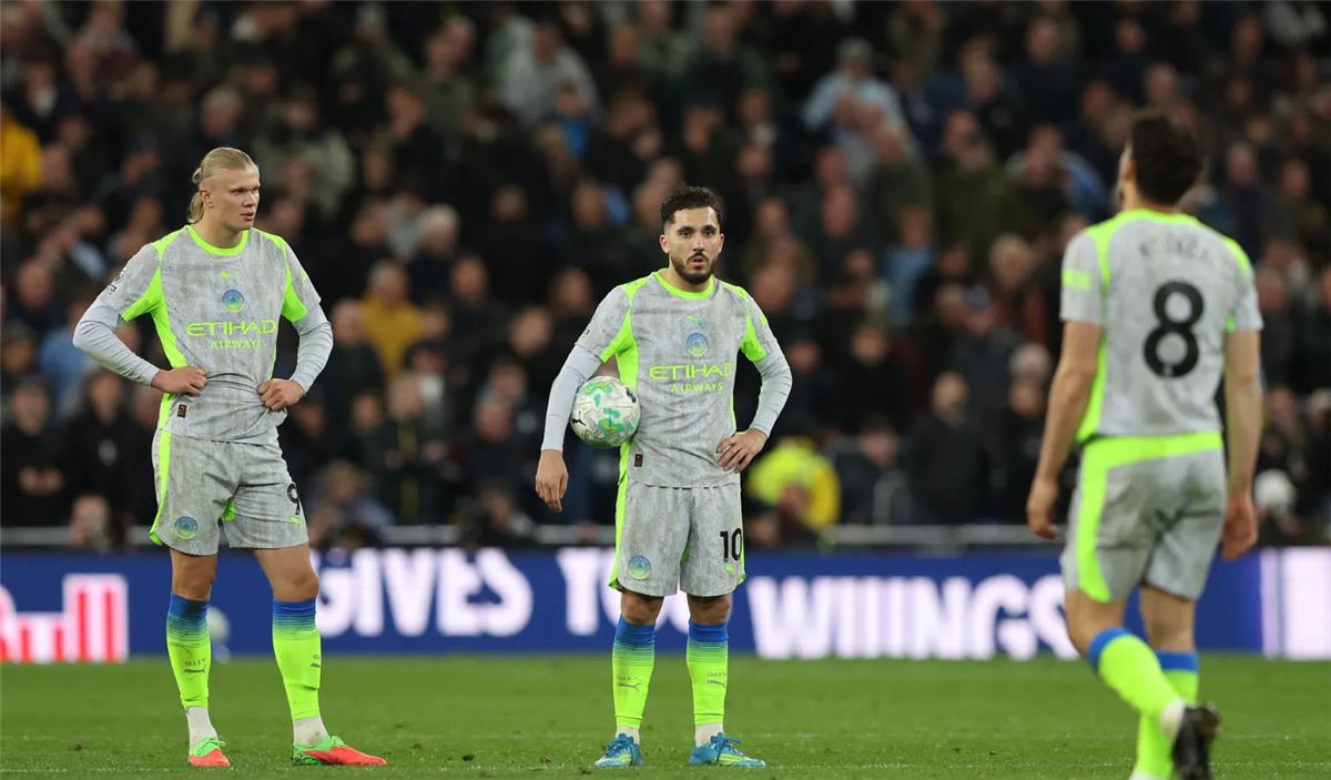 ترتيب الدوري الإنجليزي بعد تعادل مانشستر سيتي وإيفرتون