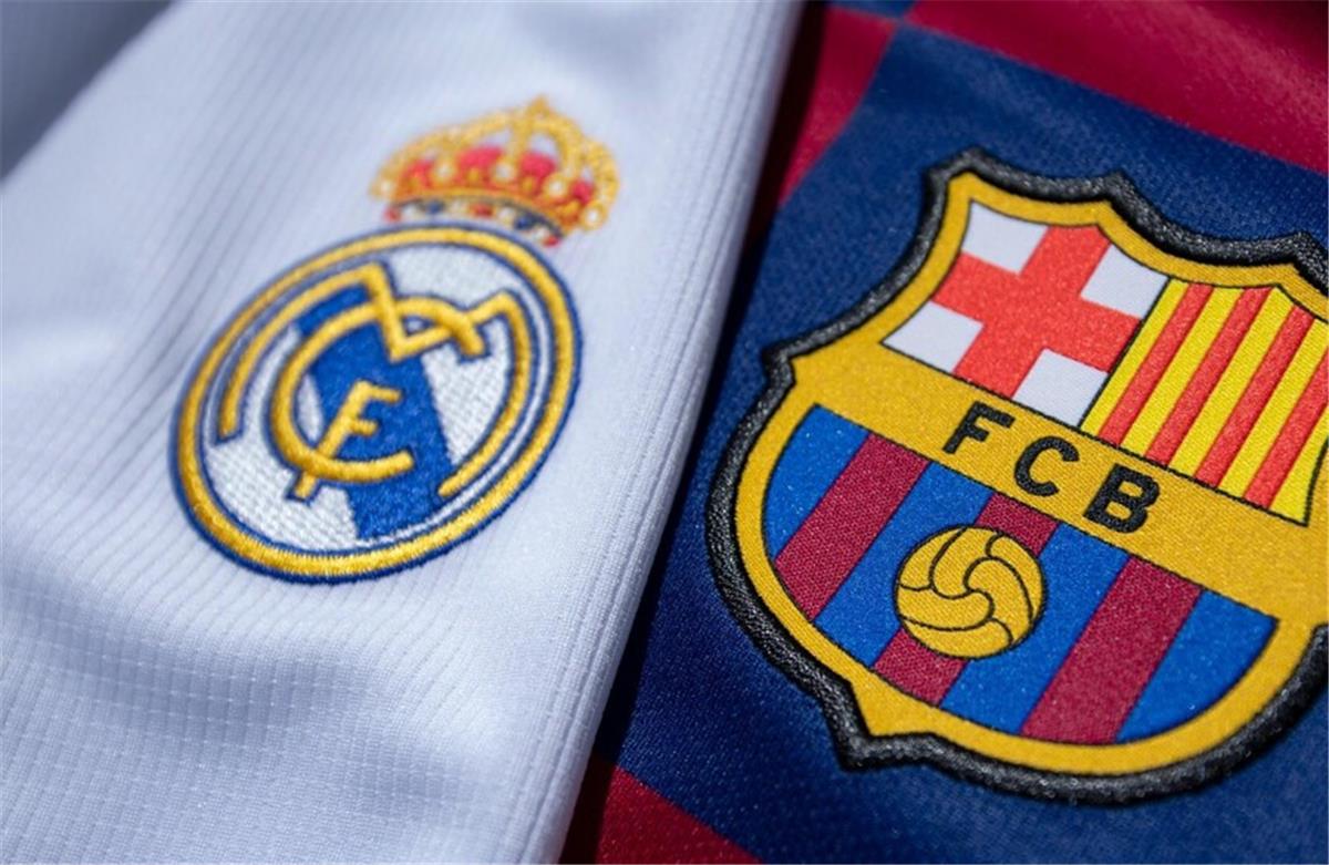 حكم مباراة الكلاسيكو بين ريال مدريد وبرشلونة في الدوري الإسباني