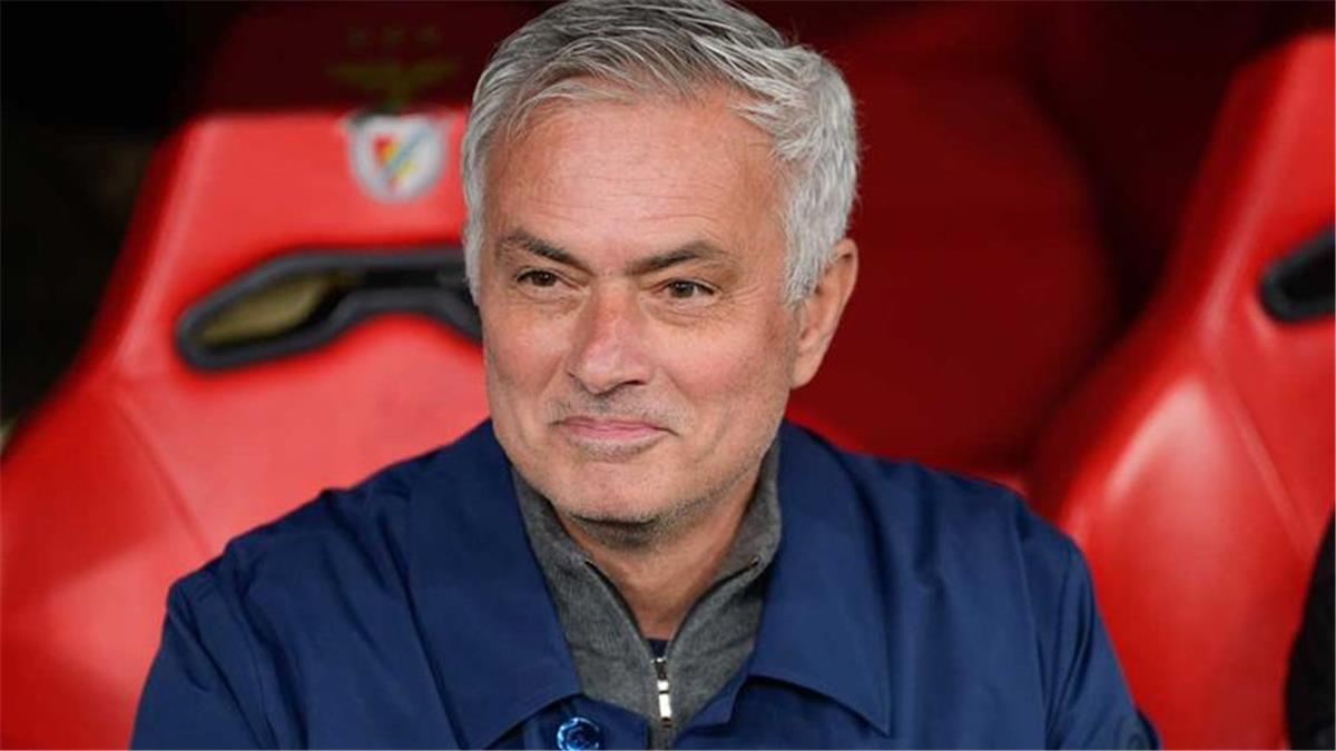 مورينيو يرد على أنباء اتفاقه مع ريال مدريد