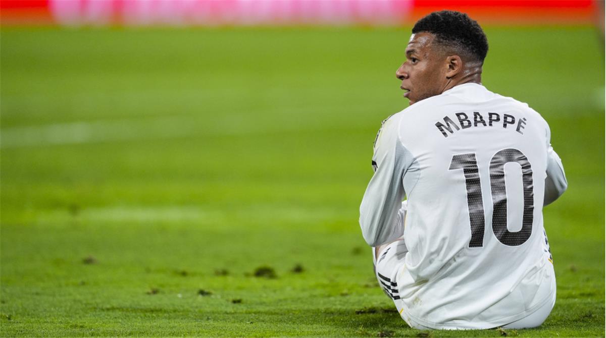قائمة ريال مدريد لمباراة برشلونة في الكلاسيكو.. موقف مبابي وفالفيردي 