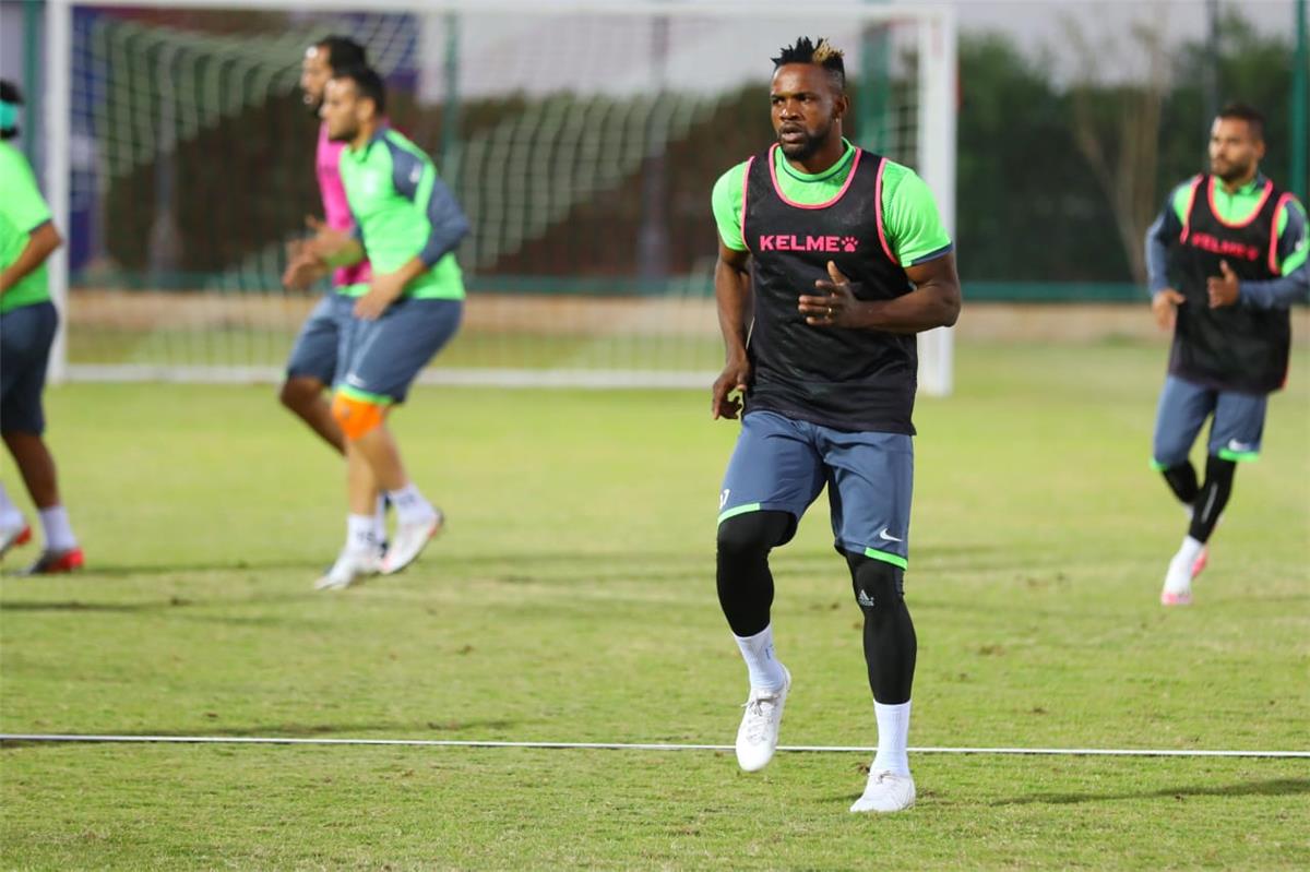 أوستين أموتو: لاعب الأهلي عرض علي الانضمام لـ الزمالك.. وعليه أن يتعلم من مصطفى محمد