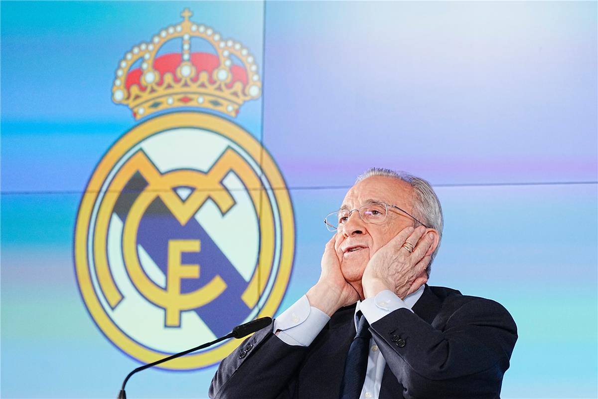 الأزمة مستمرة.. جدال بين بيريز ومشجعي ريال مدريد في مباراة ريال أوفييدو