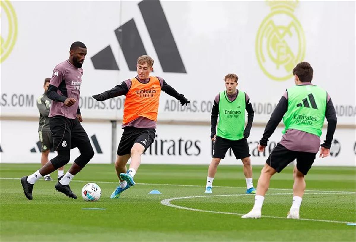 قبل الموعد المتوقع.. لاعب ريال مدريد يعود للتدريبات استعدادًا مواجهة إشبيلية