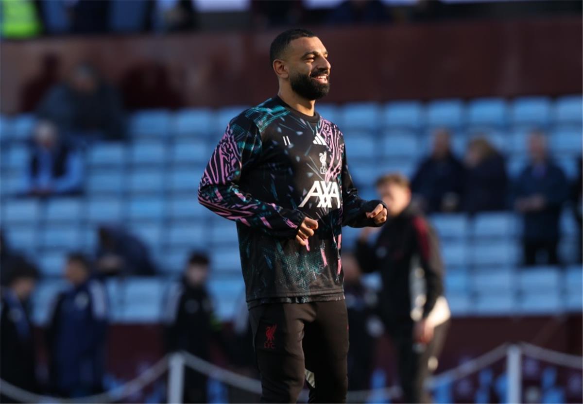 سلوت يبرر تواجد محمد صلاح بديلًا في مباراة ليفربول وأستون فيلا