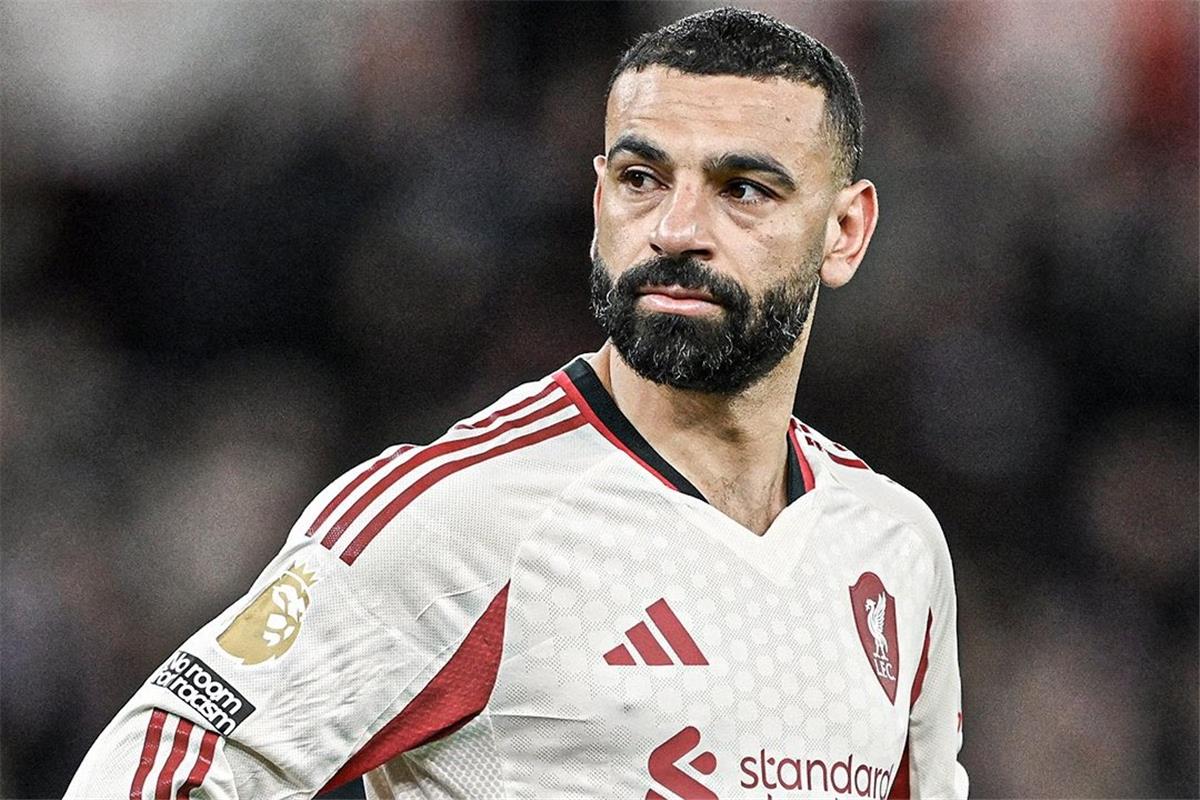 فيديو | موقف رائع من محمد صلاح مع مشجع فلسطيني بعد مباراة أستون فيلا
