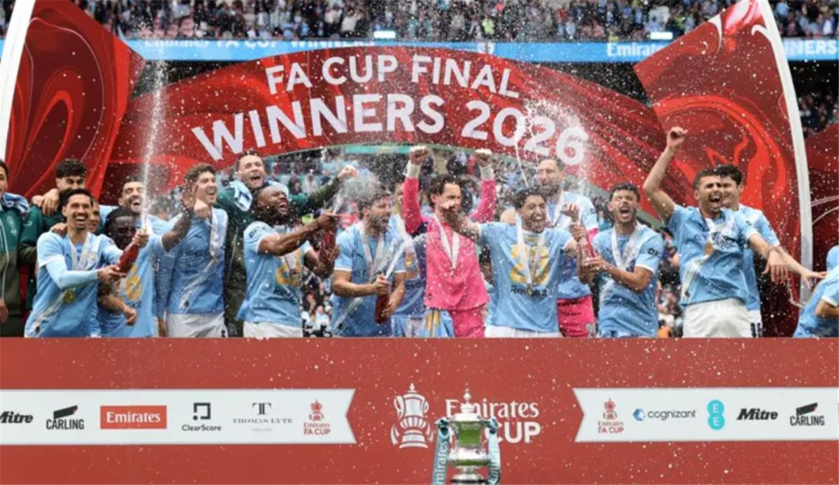 لاعب مانشستر سيتي: ليس لدي إجابات عن سبب استبعادي.. وزملائي غمروني بلفتة رائعة
