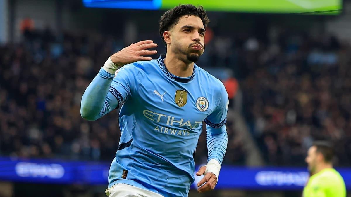 فليك وديكو من أشد المعجبين.. سبورت: برشلونة يرغب في ضم عمر مرموش