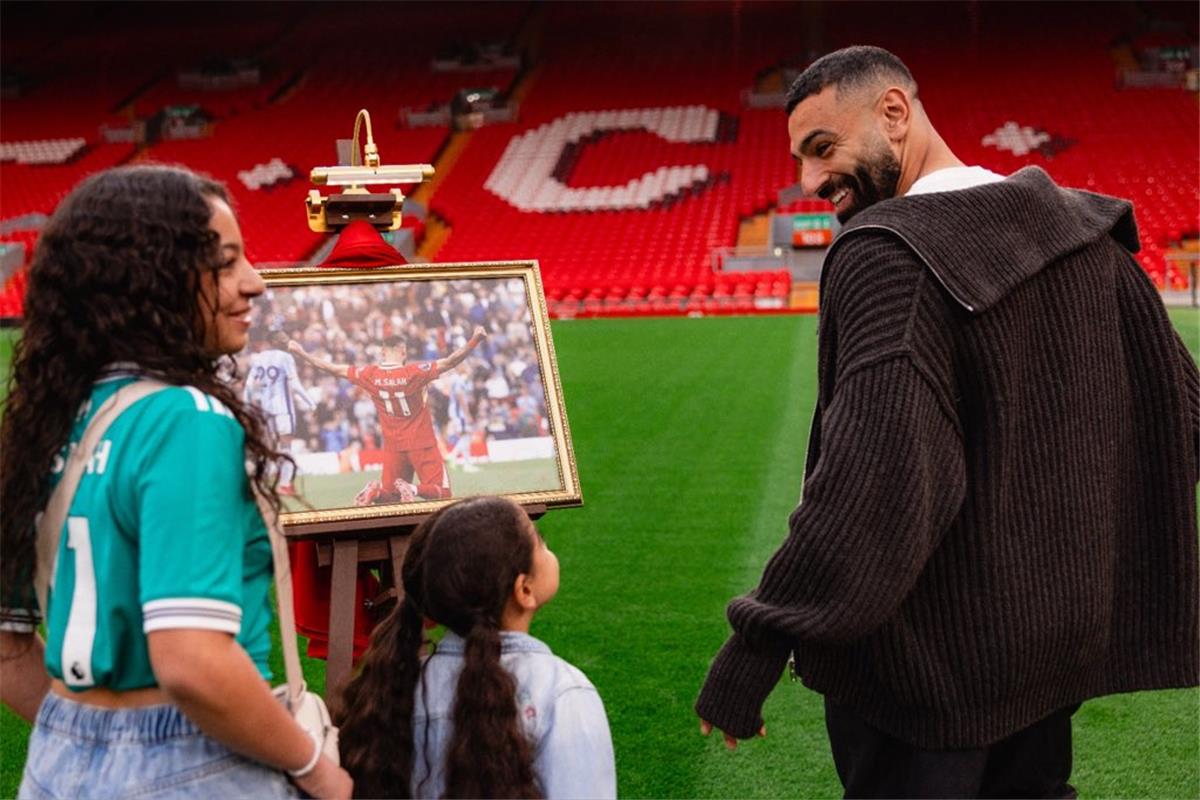 رفقة بناته.. محمد صلاح ينشر صورًا جديدة قبل وداع جماهير ليفربول أمام برينتفورد