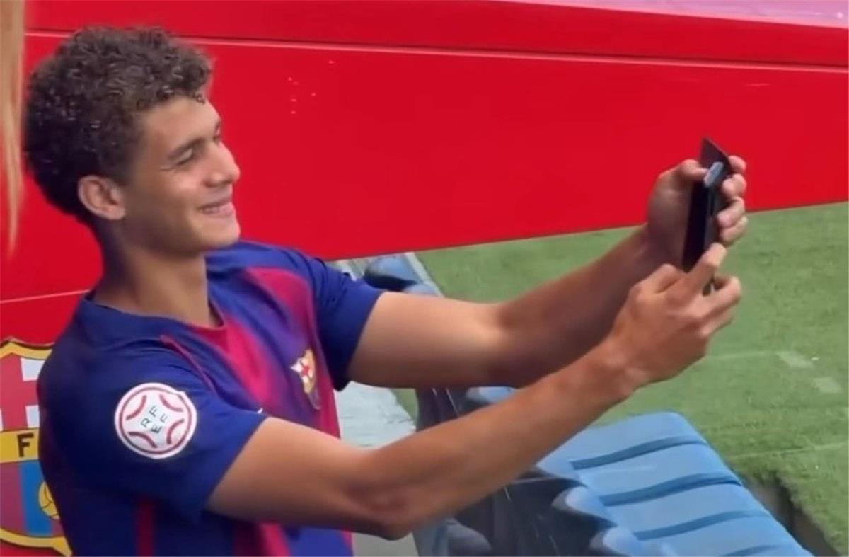 برشلونة يوجه رسالة إلى حمزة عبد الكريم بعد انضمامه لقائمة منتخب مصر في كأس العالم 2026