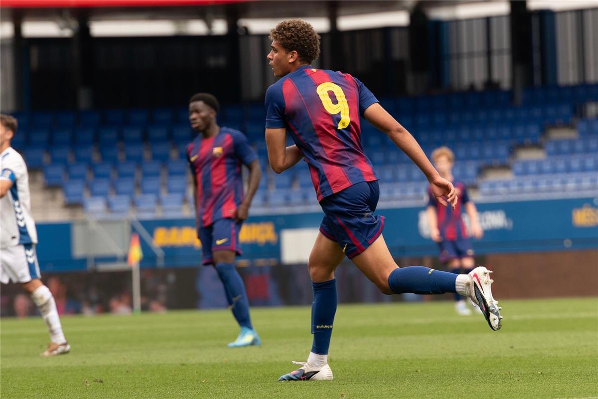 تشكيل برشلونة تحت 19 عامًا أمام لاس بالماس في كأس الأبطال للشباب.. موقف حمزة عبد الكريم