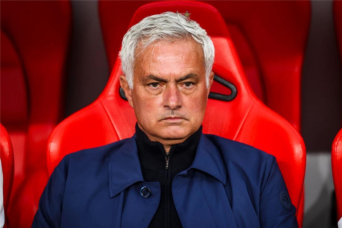 بينهم 3 نجوم.. مورينيو يخطط لطرد 10 لاعبين من ريال مدريد ويحدد موقفه من عودة باز