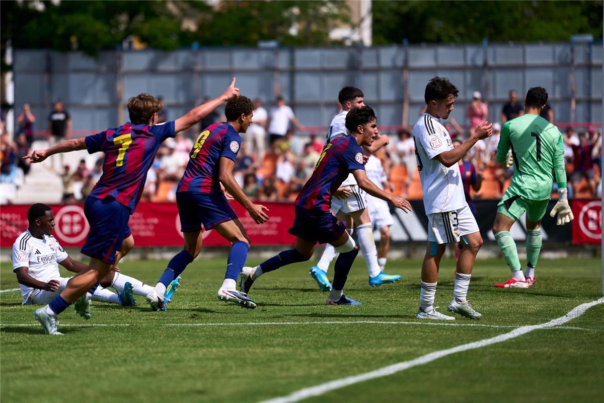 فيديو | ماذا قدم حمزة عبد الكريم في مباراة برشلونة وريال مدريد تحت 19 عامًا؟