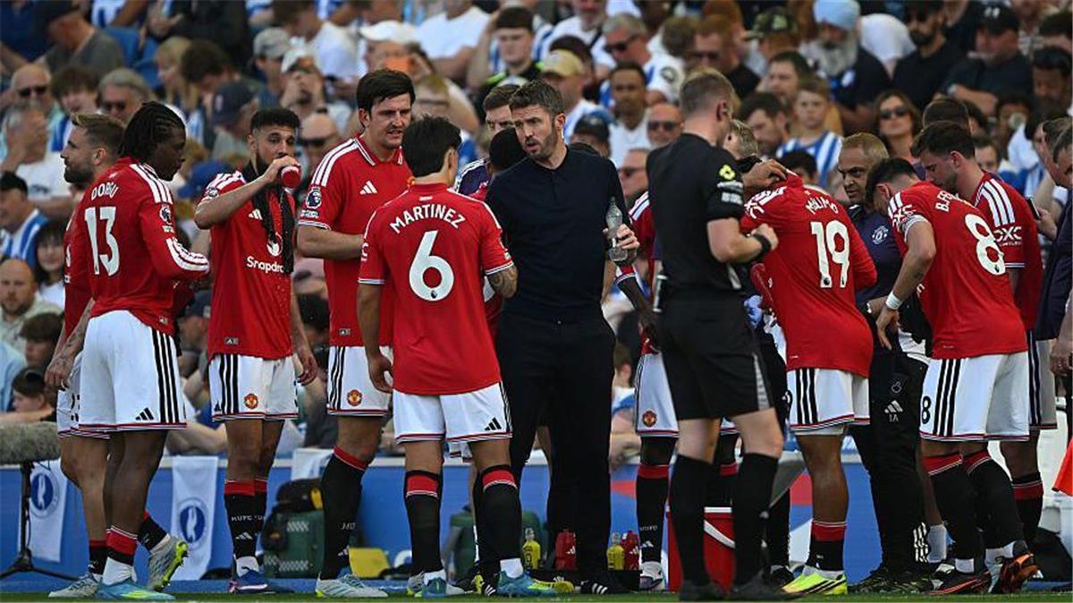 رسميًا.. نابولي يتعاقد مع لاعب مانشستر يونايتد لمدة 4 سنوات