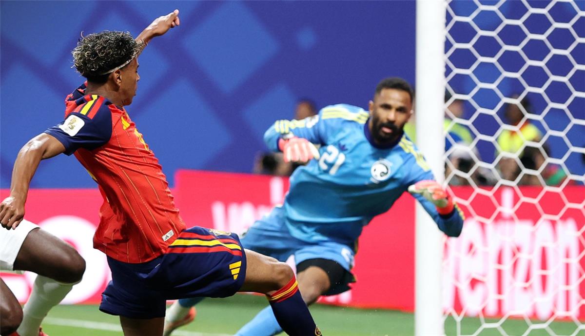 لامين يامال يلاحق بيليه ويدخل تاريخ كأس العالم بهدفه أمام السعودية