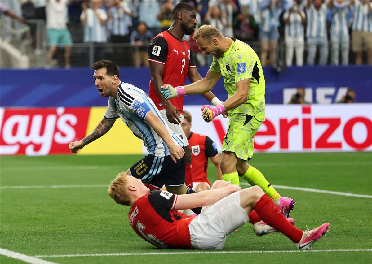 فيديو | ماذا فعل يورجن كلوب مع ميسي بعد فوز الأرجنتين على النمسا؟