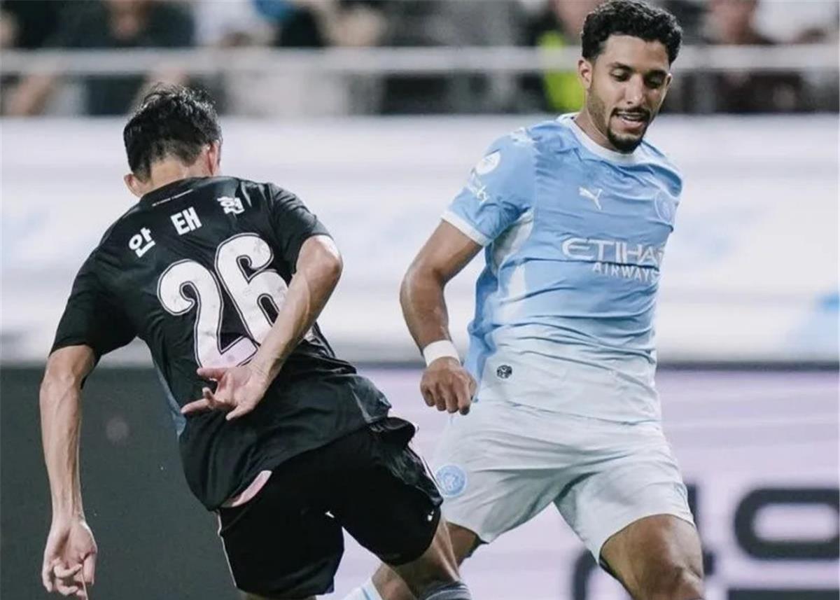 فيديو | كيف يقضي عمر مرموش وقته قبل مباراة مانشستر سيتي وأتلتيكو مدريد؟