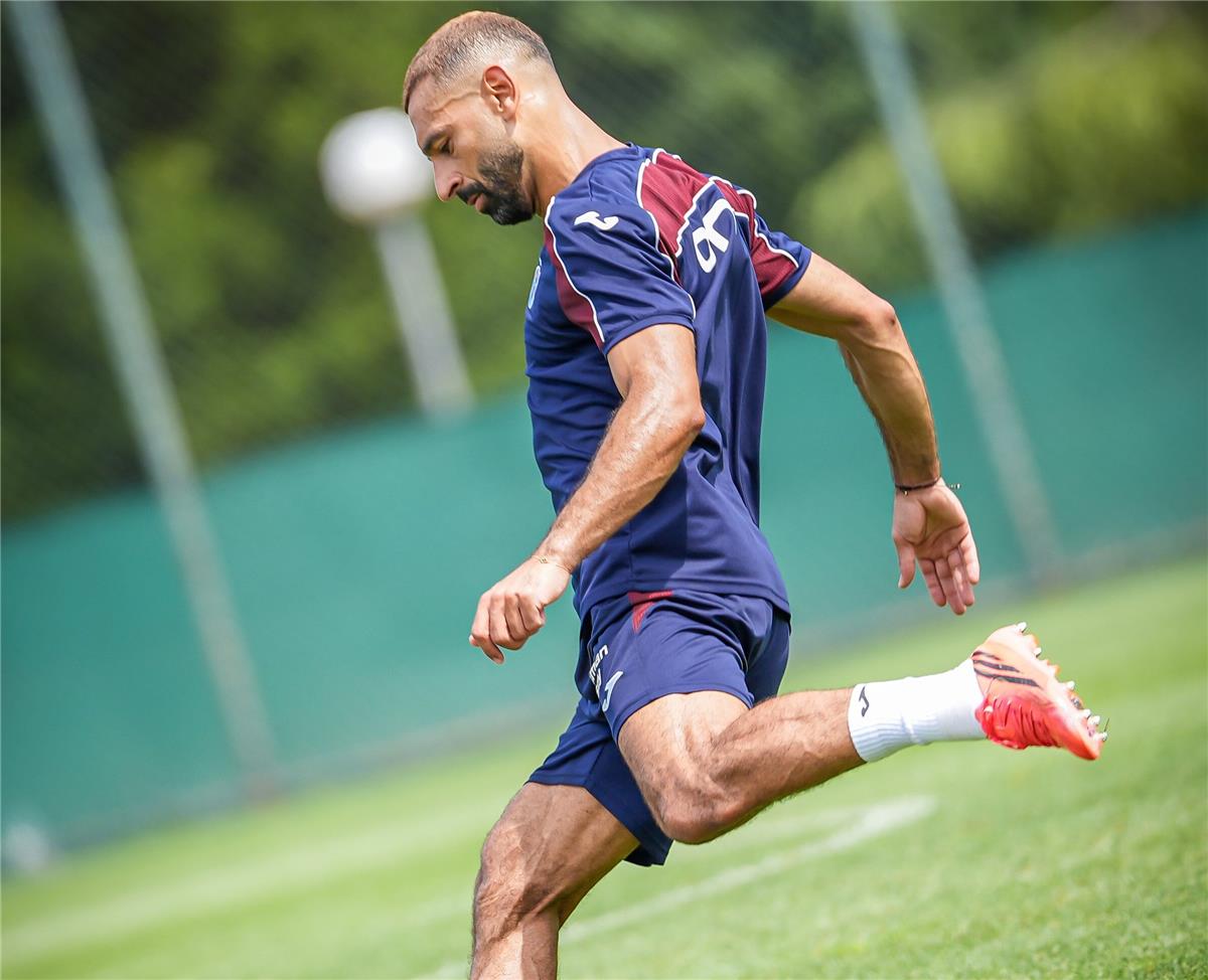 خطف الأنظار.. تفاصيل اللقاء الأول بين مدرب طرابزون سبور ومحمد صلاح