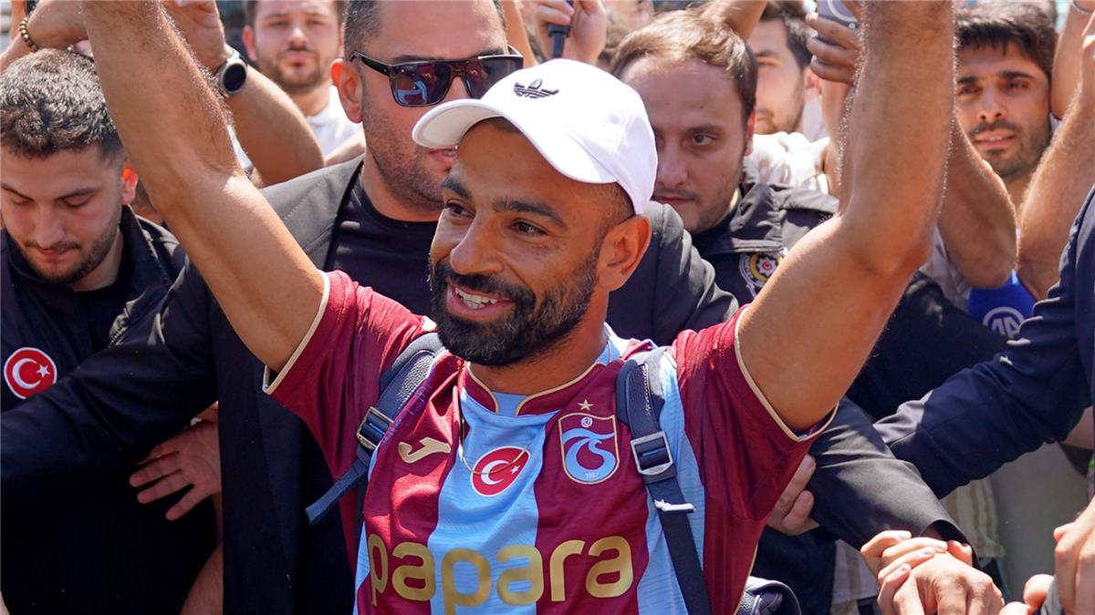 أكبر من مجرد لاعب.. أسطورة فناربخشة يوضح أهمية توقيع محمد صلاح مع طرابزون سبور