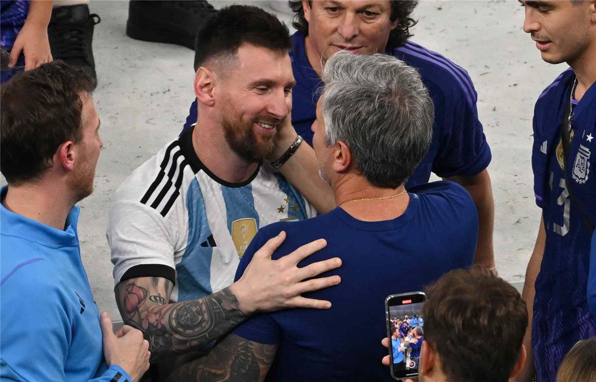 ريال مدريد يواسي ليونيل ميسي في وفاة والده