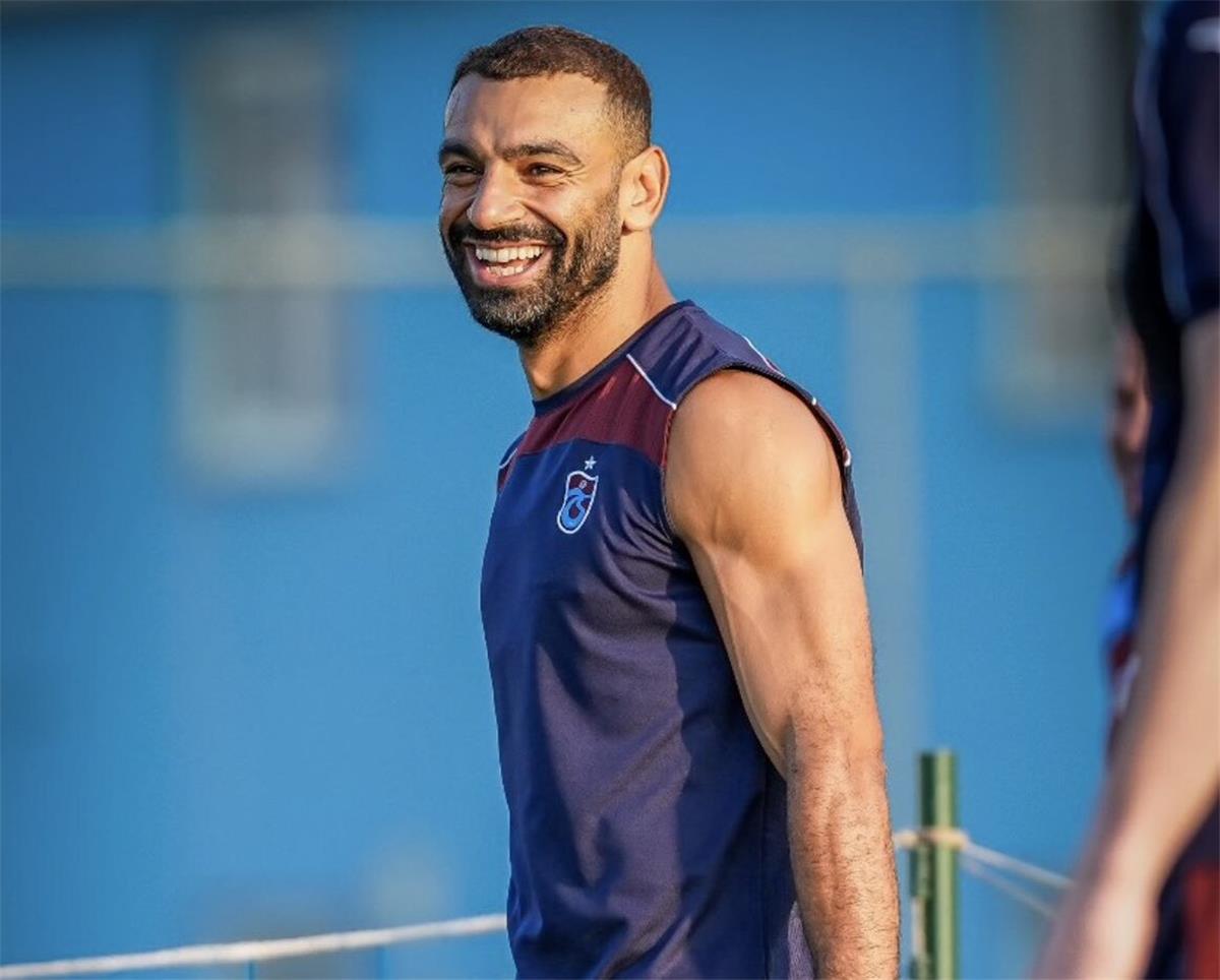 لفتة رائعة من مشجع ليفربول تجاه محمد صلاح بعد انتقاله لـ طرابزون سبور