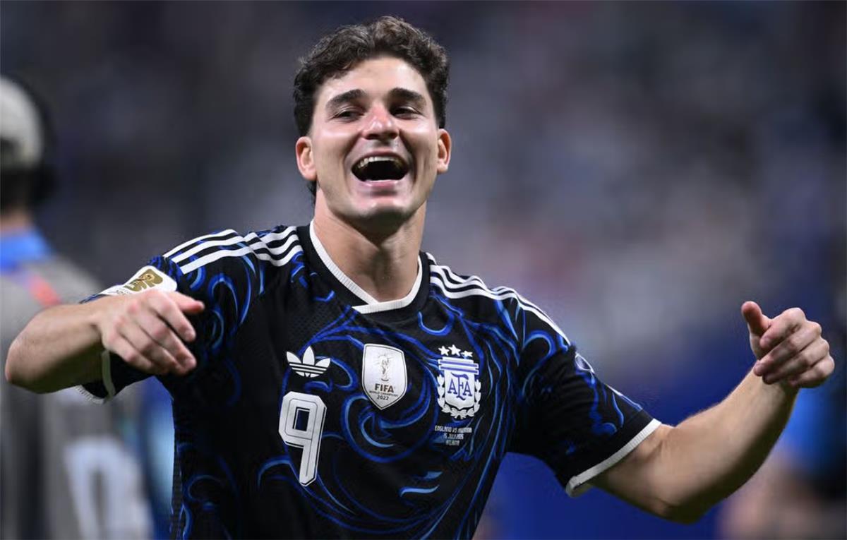 هل اعتذر ألفاريز لـ أتلتيكو مدريد بسبب برشلونة؟