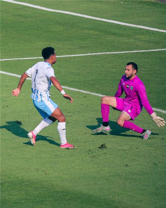 بيراميدز يفوز على مودرن دبي بنصف دستة أهداف