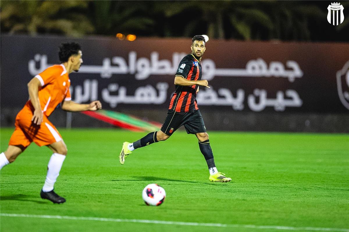 فيديو | بمساهمة تريزيجيه.. الرياض يفوز على الزلفي بثنائية ويتأهل لدور الـ 16 من كأس الحرمين