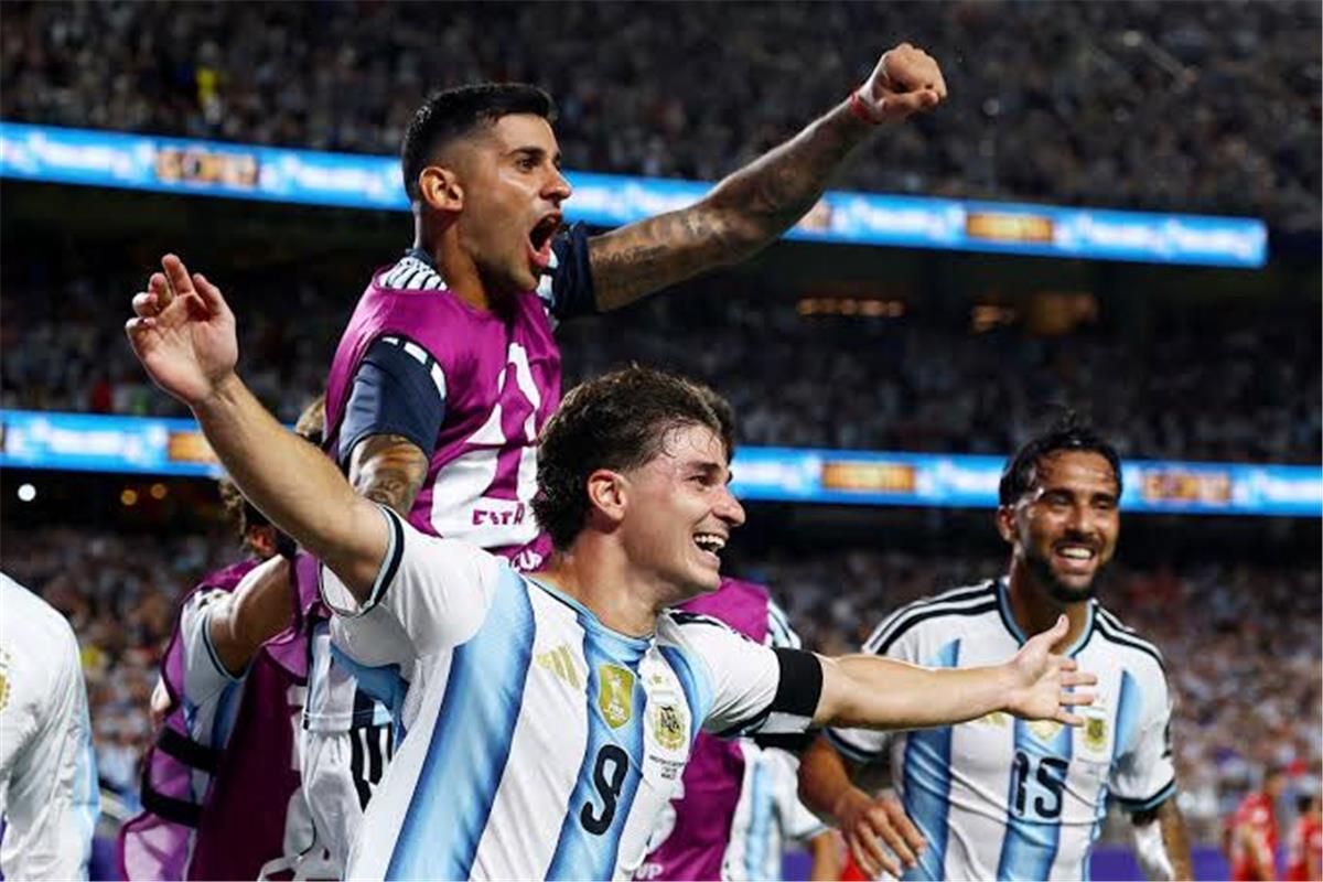 تعليق مثير من روميرو على وضع ألفاريز مع أتلتيكو مدريد