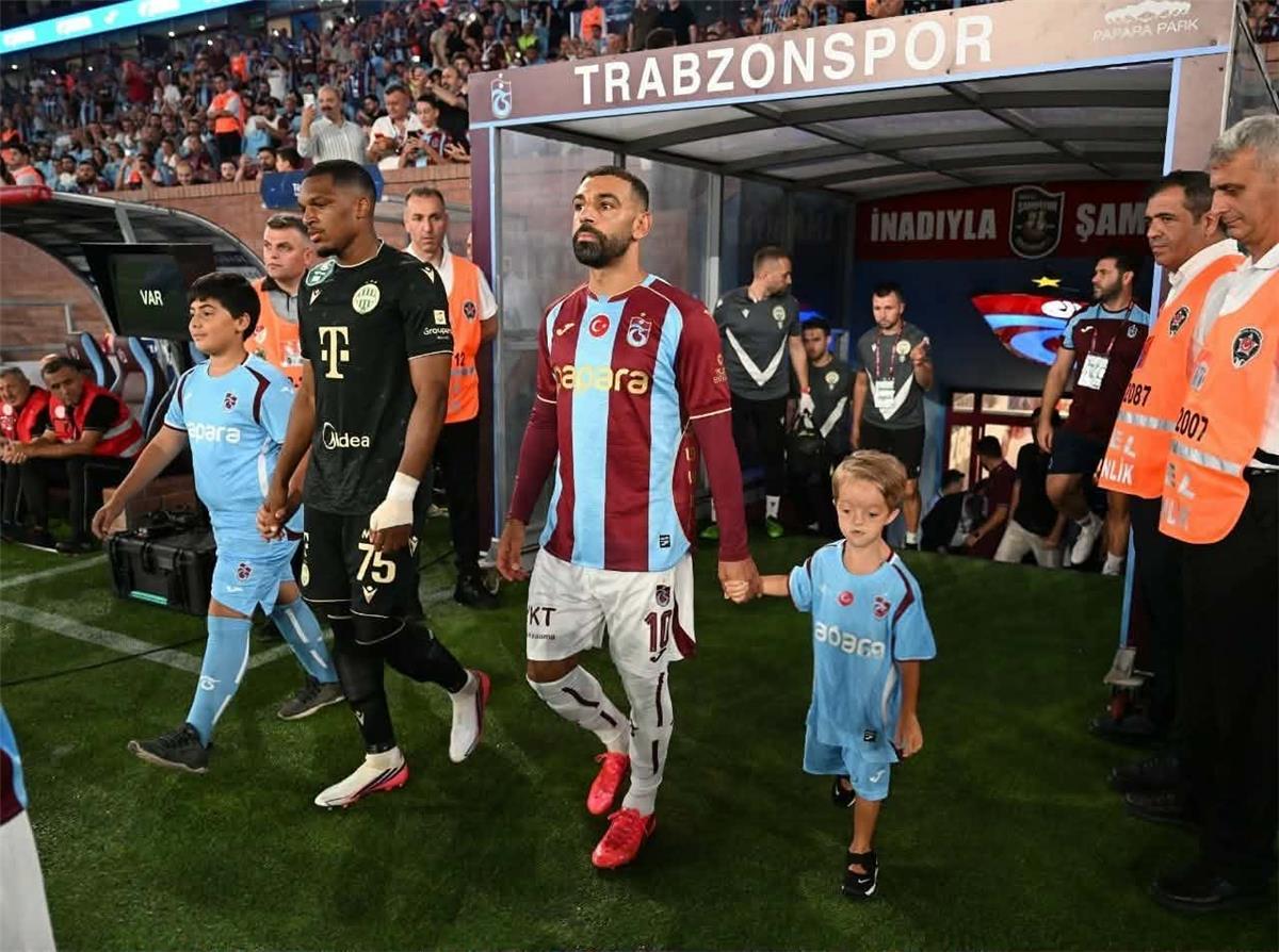 فيديو | ماذا قدم محمد صلاح في مباراة طرابزون سبور وفيرينكفاروس بملحق الدوري الأوروبي؟
