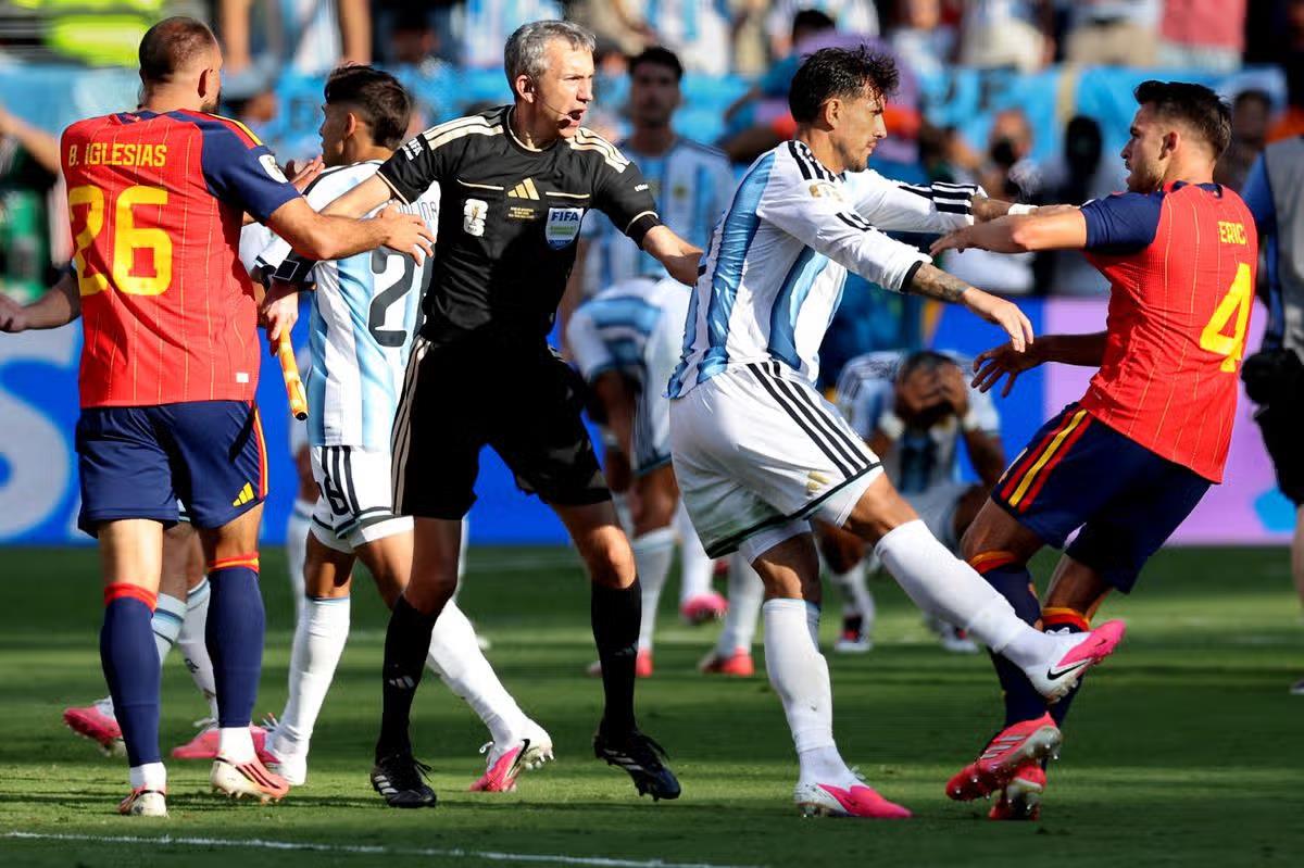 أول رد فعل من الاتحاد الأرجنتيني بعد عقوبات فيفا بسبب نهائي كأس العالم