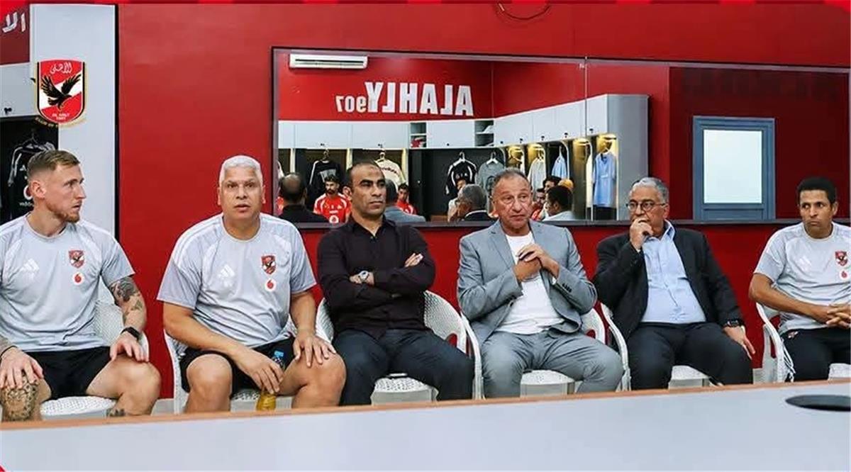تفاصيل جلسة الخطيب وياسين منصور مع لاعبي الأهلي بعد الفوز على الشرقية إنبي
