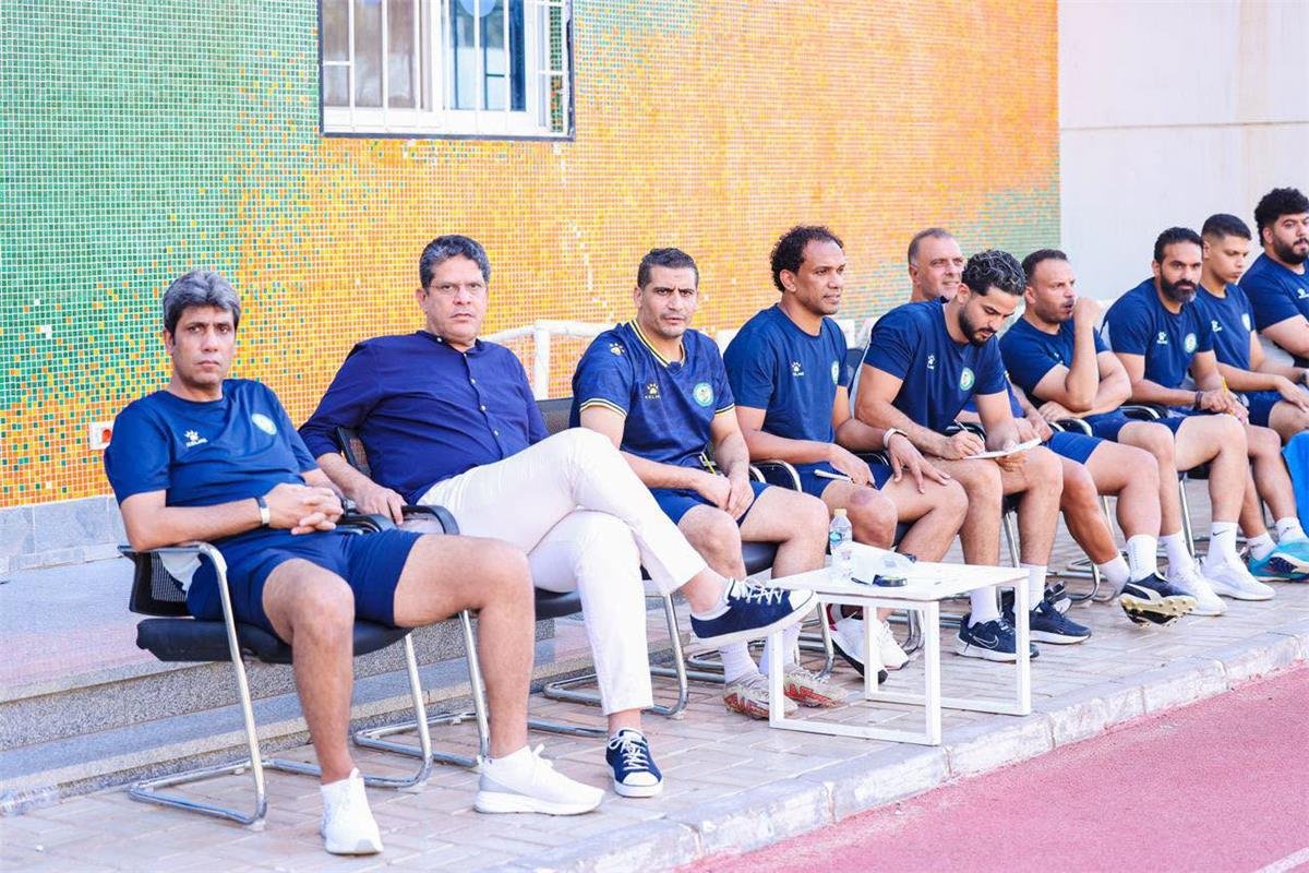 رئيس البنك الأهلي يكشف تطورات الحالة الصحية لـ أيمن الرمادي وموعد عودته لقيادة الفريق