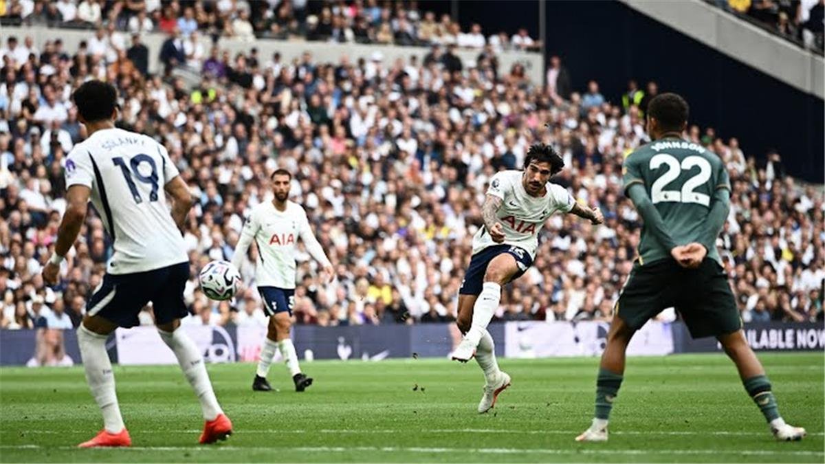 توتنهام يواصل نزيف النقاط في الدوري الإنجليزي ويتعادل سلبيًا أمام إيفرتون