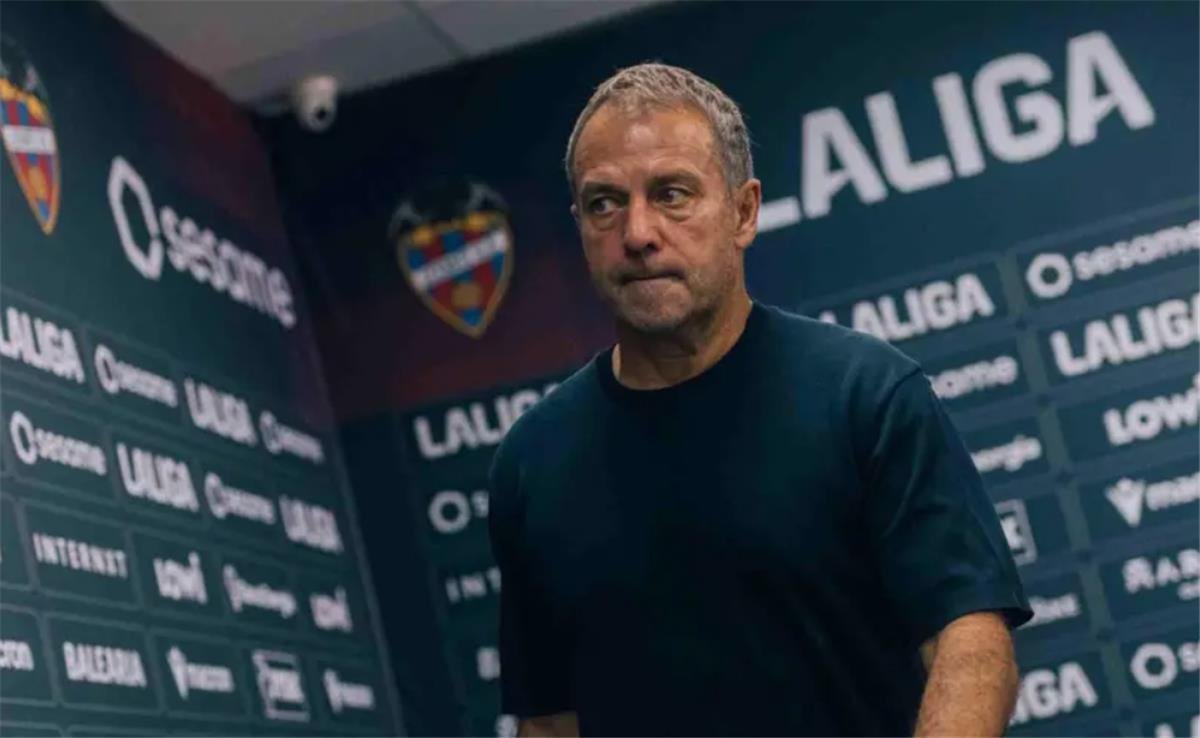 فليك: أخطأت في قرار التبديلات أمام ليفانتي.. ولاعب برشلونة استثنائي لا يفاجئني 