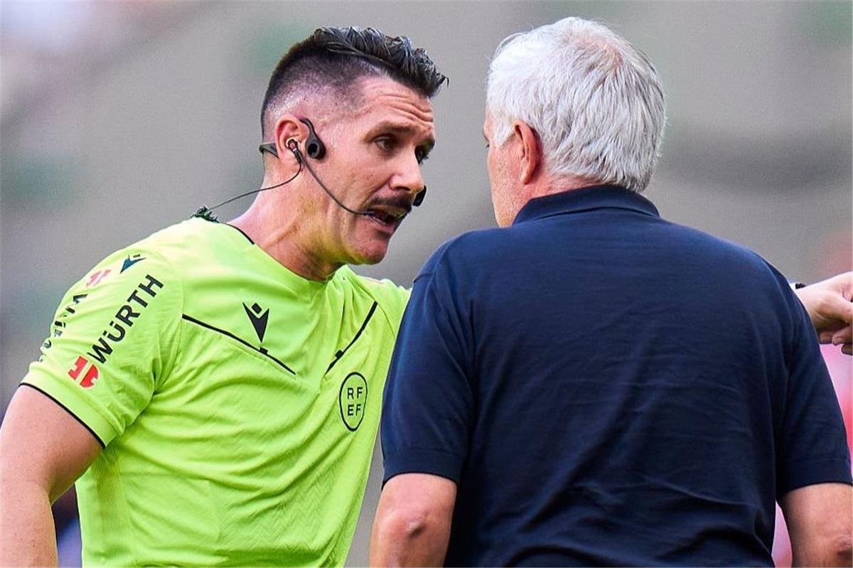 مورينيو يهاجم حكم مباراة ريال مدريد وأتلتيكو: لديه تاريخ سيئ معنا.. والليجا لم تتغير