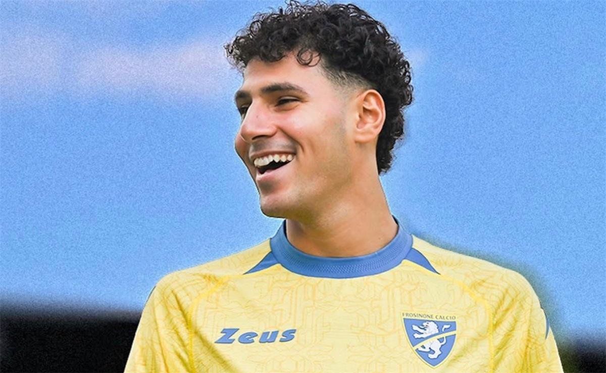 بعد انضمامه لمنتخب مصر.. المدير الرياضي لفروزينوني يبرز مزايا عمر فايد وسبب التعاقد معه