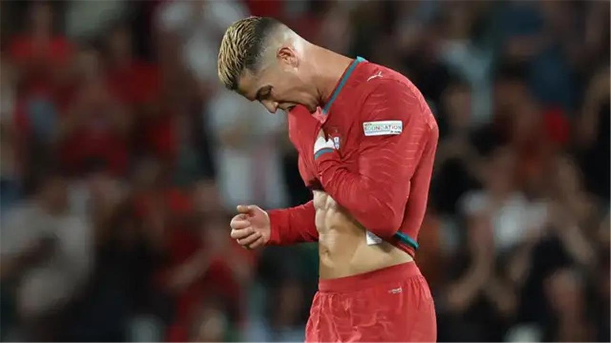 توقف قبل فوات الأوان.. فيديو | كريستيانو رونالدو يثير غضب جماهير البرتغال أمام ويلز