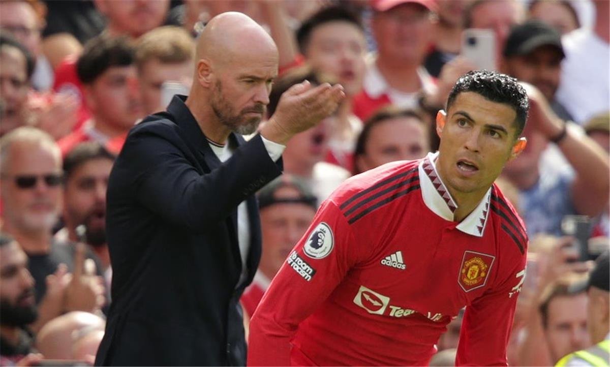 لاعب مانشستر يونايتد: تين هاج تعمد رحيل رونالدو.. وأصبح مدربًا بفضل الهولنديين