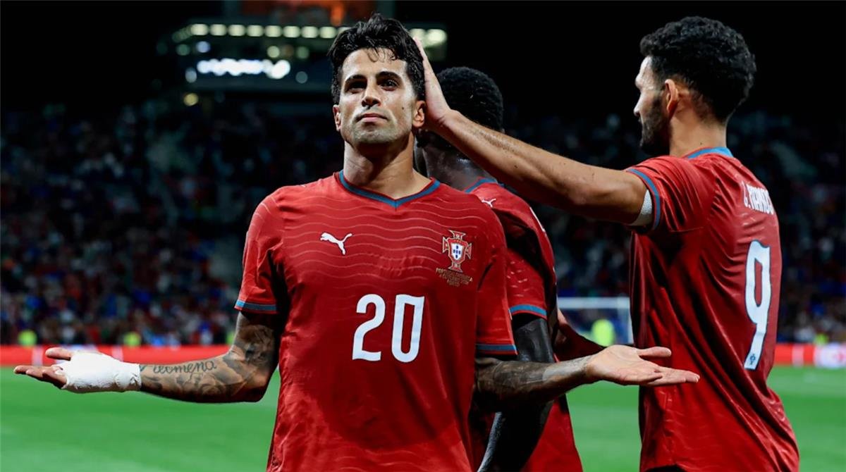 كانسيلو: رونالدو أفضل لاعب أنجبته البرتغال.. وثلاثة فقط يعرفون ما سيحدث