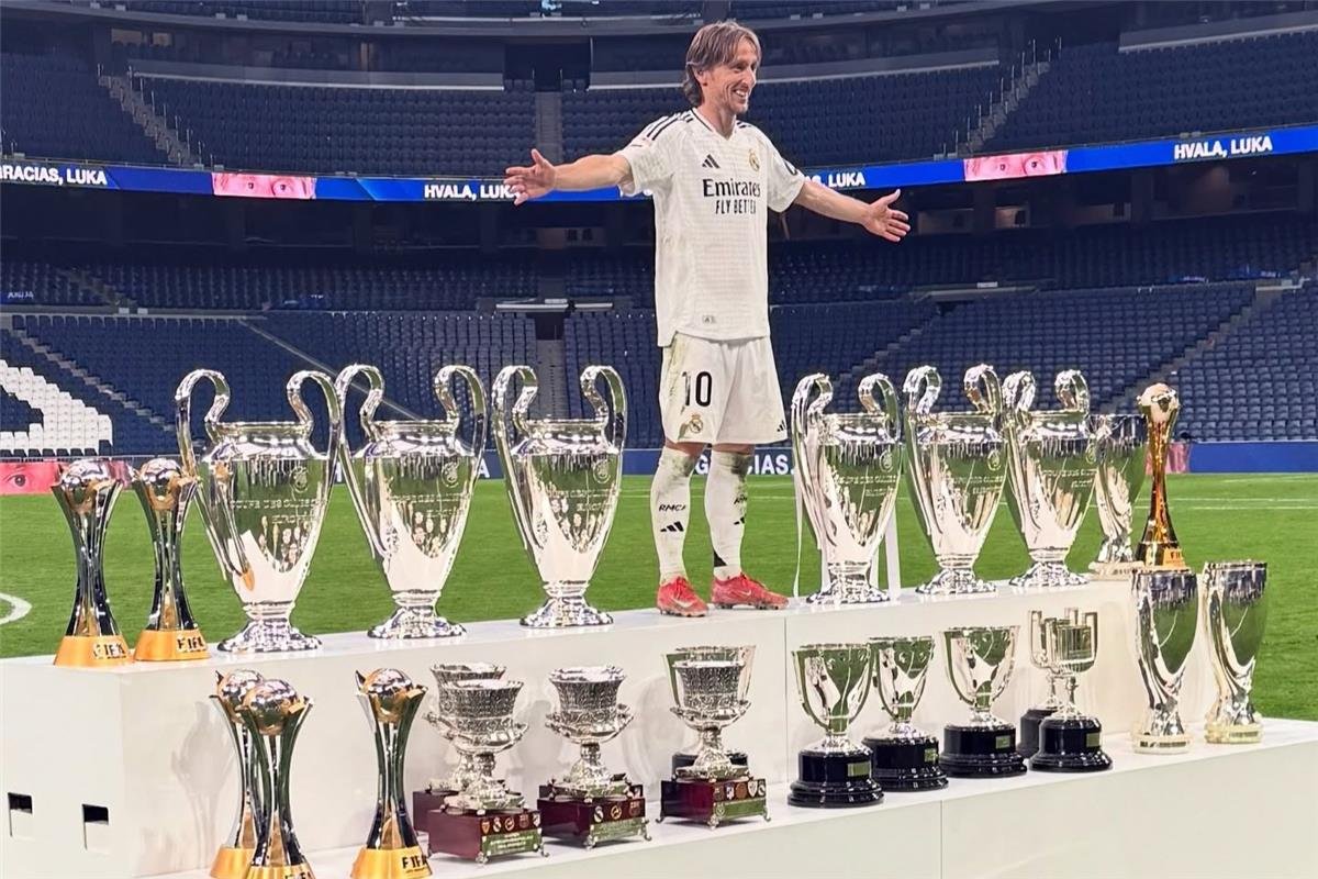 مودريتش: حسم برشلونة الدوري بفارق 6 نقاط؟ ريال مدريد لا يستسلم أبدًا