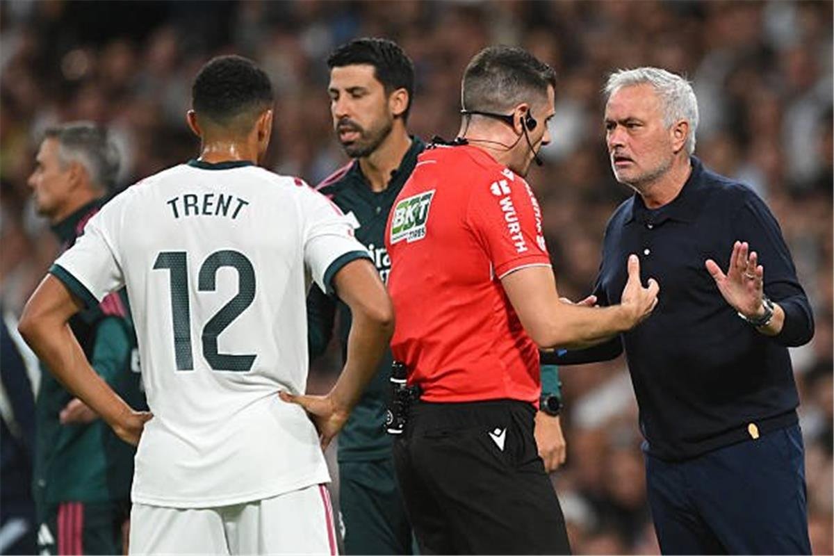 رجل مباراة ريال مدريد وفياريال في الدوري الاسباني