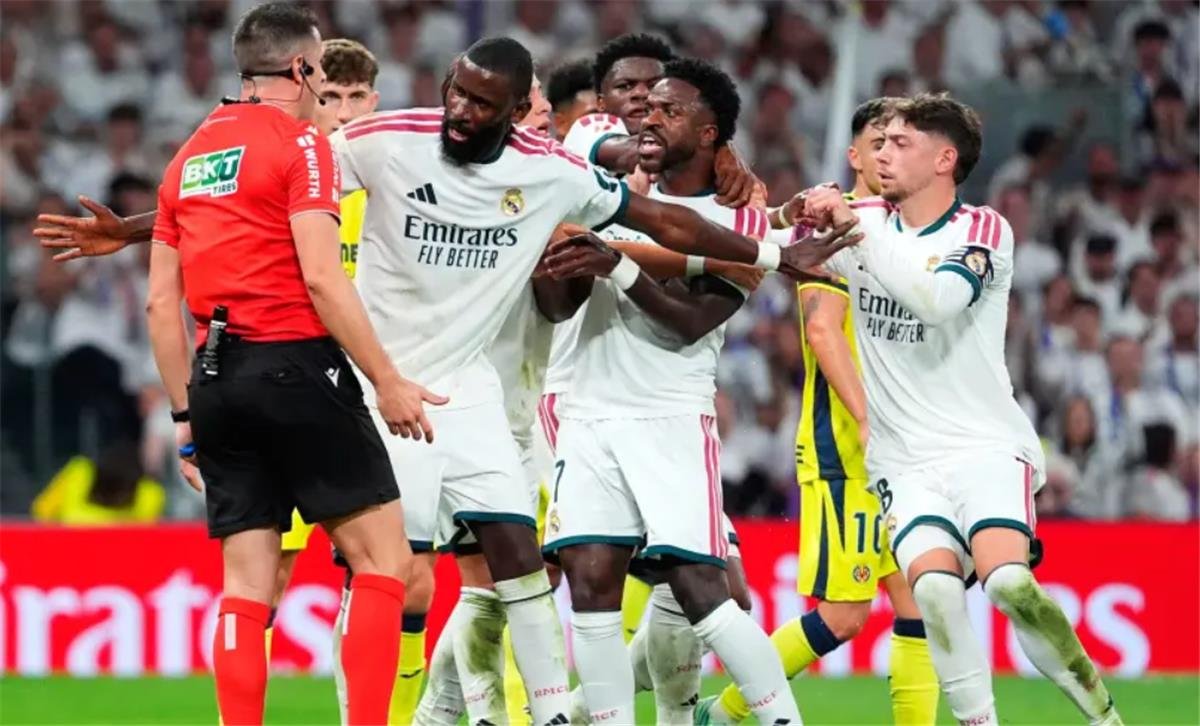 تجنبًا لغضب فينيسيوس.. ثلاثي ريال مدريد يتدخل وروديجر يحجب الرؤية عن الحكم