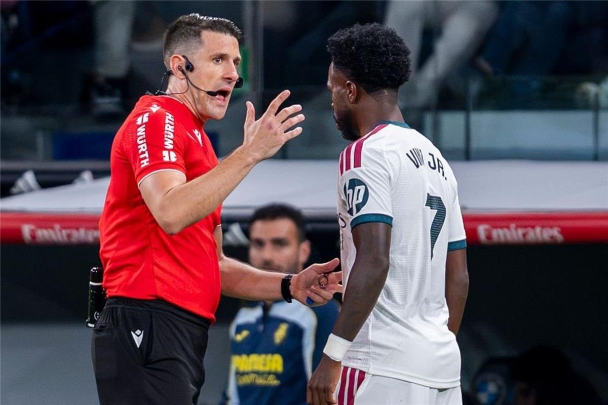 قناة ريال مدريد تشن هجومًا لاذعًا على منظومة تحكيم الدوري الإسباني