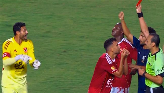 الحكم يتراجع عن طرد محمد الشناوي بعد العودة الي الفار