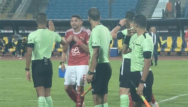 مشادة كلامية بين ياسر ابراهيم والحكم بعد مباراة الاهلي والاتحاد السكندري