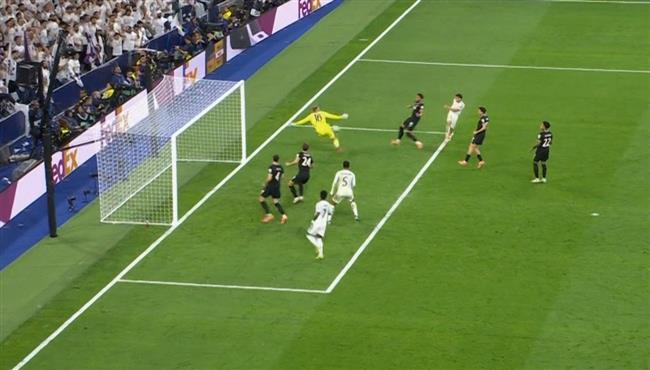 تصدي حارس يوفنتوس الخرافي علي مرتين امام ريال مدريد في دوري ابطال اوروبا