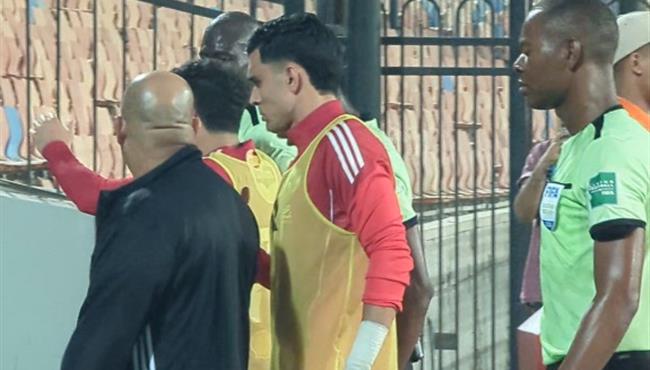 اعتراضات من زيزو واشرف بن شرقي علي الحكم بسبب طرد جراديشار في مباراة ايجل نوار