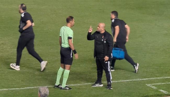 وليد صلاح الدين يعترض بشدة علي الحكم بسبب عدم طرد لاعب بتروجيت