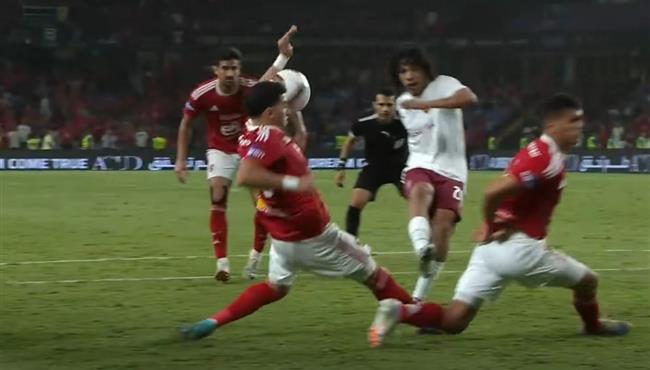 هل حرم الحكم سيراميكا كليوباترا من ركلة جزاء امام الاهلي في الوقت القاتل